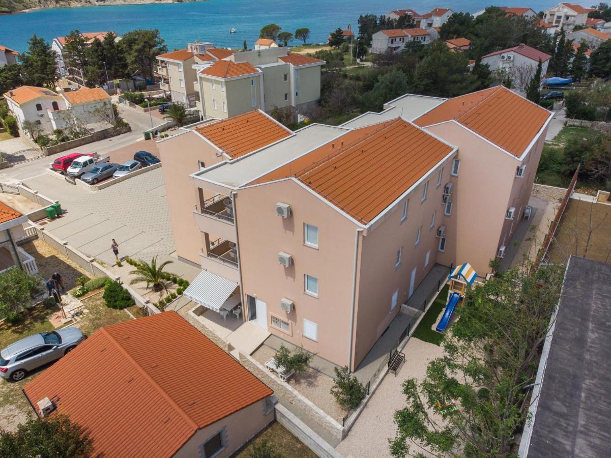 Apartments Kristina, Place For The Family Stara Novalja Exteriör bild